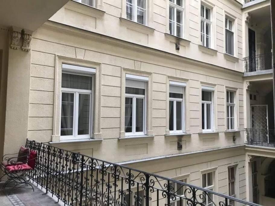 White Luxury Apartment 布达佩斯 外观 照片