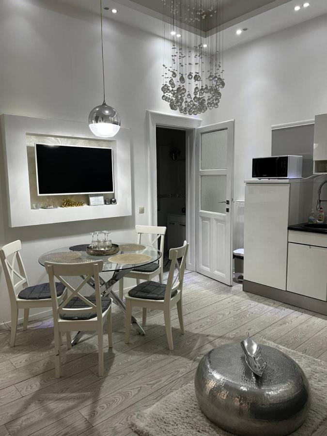 White Luxury Apartment 布达佩斯 外观 照片
